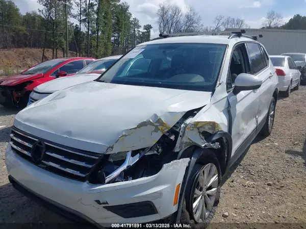 3VV1B7AX6JM079161 2018 VOLKSWAGEN TIGUAN - Image 2