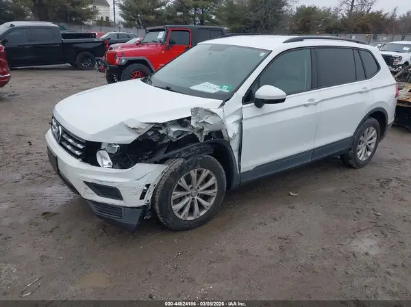3VV1B7AX6JM084697 2018 VOLKSWAGEN TIGUAN - Image 2