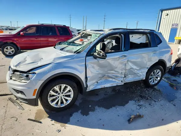 3VV1B7AX6JM105712 2018 VOLKSWAGEN TIGUAN - Image 1