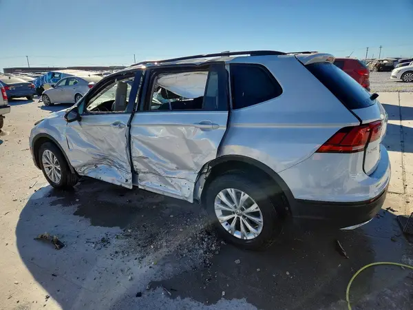 3VV1B7AX6JM105712 2018 VOLKSWAGEN TIGUAN - Image 2