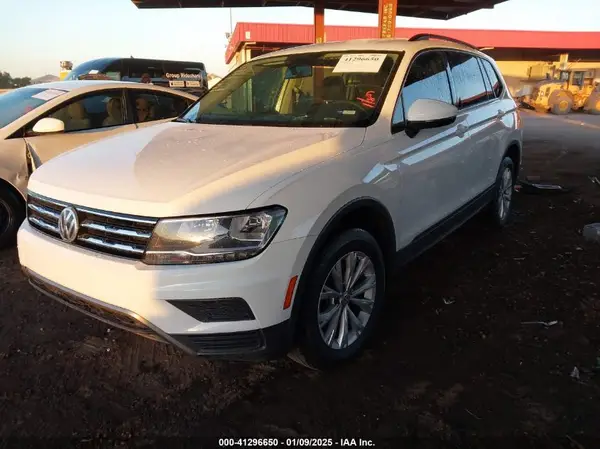 3VV1B7AX6LM160146 2020 VOLKSWAGEN TIGUAN - Image 2