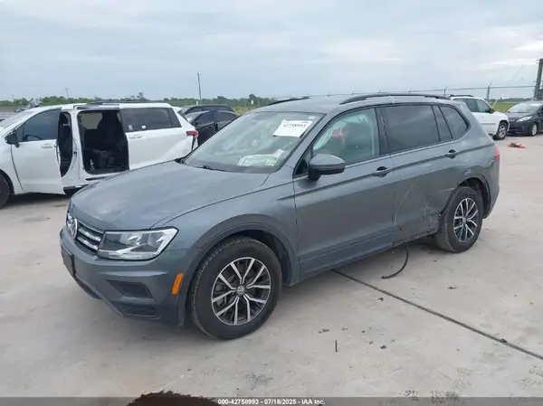 3VV1B7AX6MM040221 2021 VOLKSWAGEN TIGUAN - Image 2