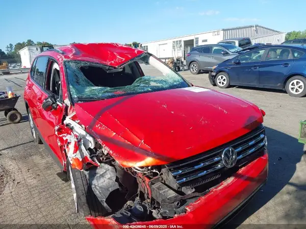 3VV1B7AX7JM016201 2018 VOLKSWAGEN TIGUAN - Image 1