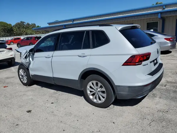 3VV1B7AX7JM057685 2018 VOLKSWAGEN TIGUAN - Image 2