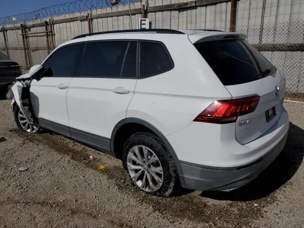 3VV1B7AX7JM067181 2018 VOLKSWAGEN TIGUAN - Image 2
