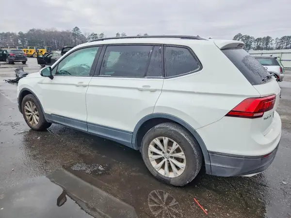 3VV1B7AX7JM070453 2018 VOLKSWAGEN TIGUAN - Image 2