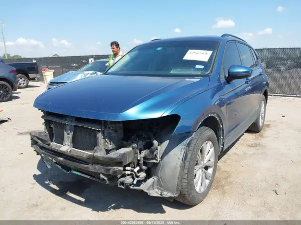3VV1B7AX7JM079850 2018 VOLKSWAGEN TIGUAN - Image 2
