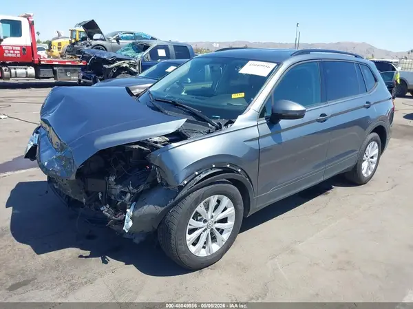 3VV1B7AX7JM091044 2018 VOLKSWAGEN TIGUAN - Image 2