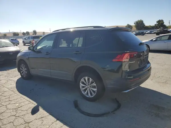 3VV1B7AX7JM108666 2018 VOLKSWAGEN TIGUAN - Image 2