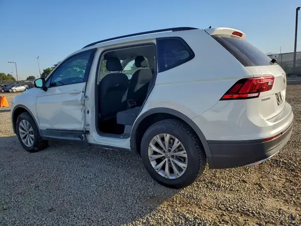 3VV1B7AX7LM055213 2020 VOLKSWAGEN TIGUAN - Image 2