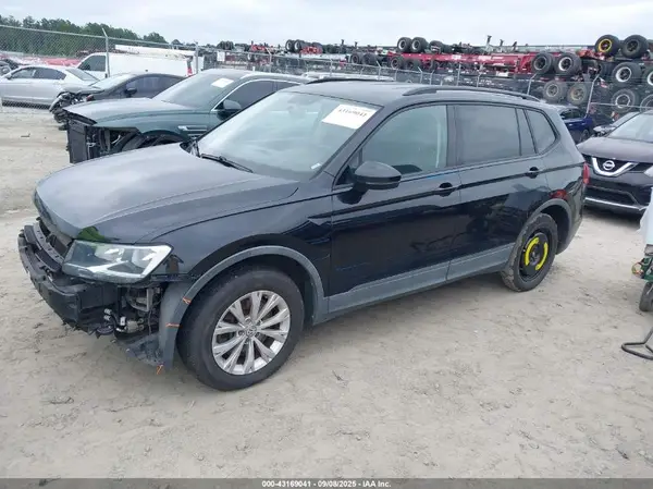 3VV1B7AX8JM042838 2018 VOLKSWAGEN TIGUAN - Image 2