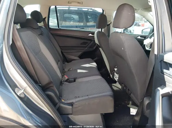 3VV1B7AX8JM060160 2018 VOLKSWAGEN TIGUAN - Image 8