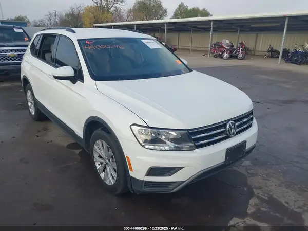 3VV1B7AX8JM072633 2018 VOLKSWAGEN TIGUAN - Image 1