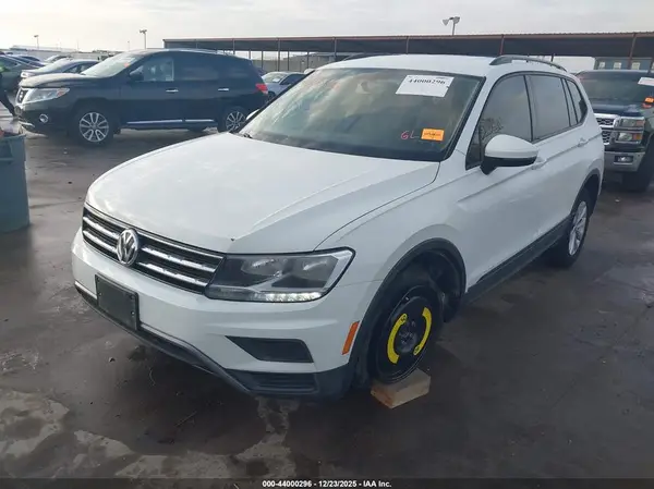 3VV1B7AX8JM072633 2018 VOLKSWAGEN TIGUAN - Image 2
