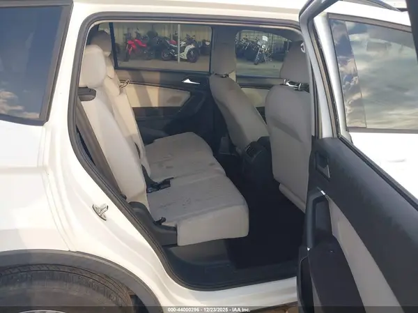3VV1B7AX8JM072633 2018 VOLKSWAGEN TIGUAN - Image 8