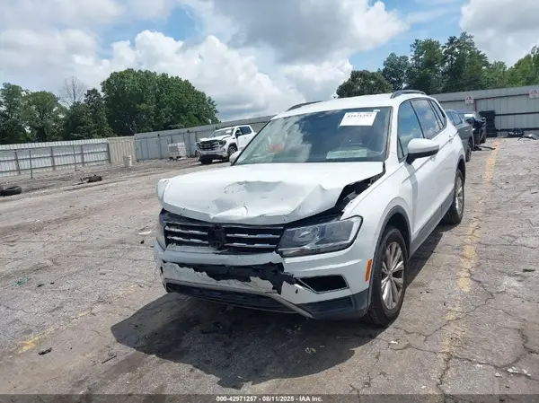3VV1B7AX8JM077833 2018 VOLKSWAGEN TIGUAN - Image 2