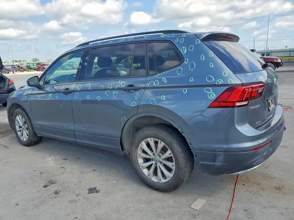 3VV1B7AX8JM085320 2018 VOLKSWAGEN TIGUAN - Image 2