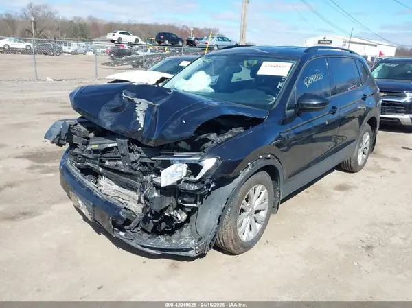 3VV1B7AX8JM112483 2018 VOLKSWAGEN TIGUAN - Image 2