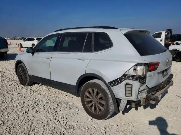 3VV1B7AX8JM125797 2018 VOLKSWAGEN TIGUAN - Image 2