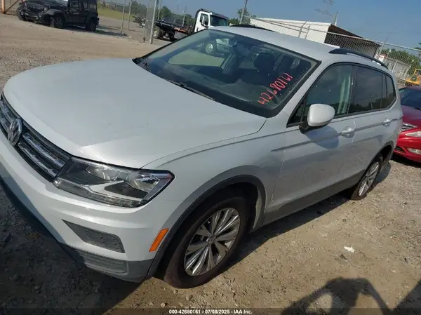 3VV1B7AX8JM156869 2018 VOLKSWAGEN TIGUAN - Image 2