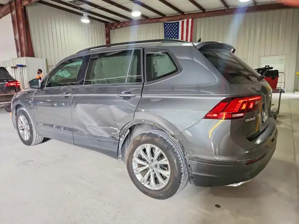3VV1B7AX8LM097924 2020 VOLKSWAGEN TIGUAN - Image 2