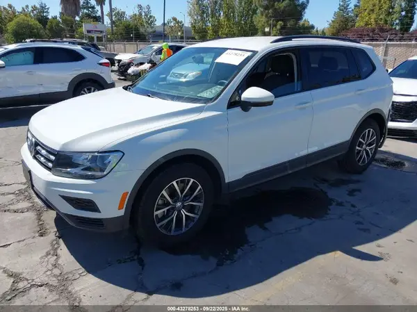 3VV1B7AX8MM098010 2021 VOLKSWAGEN TIGUAN - Image 2