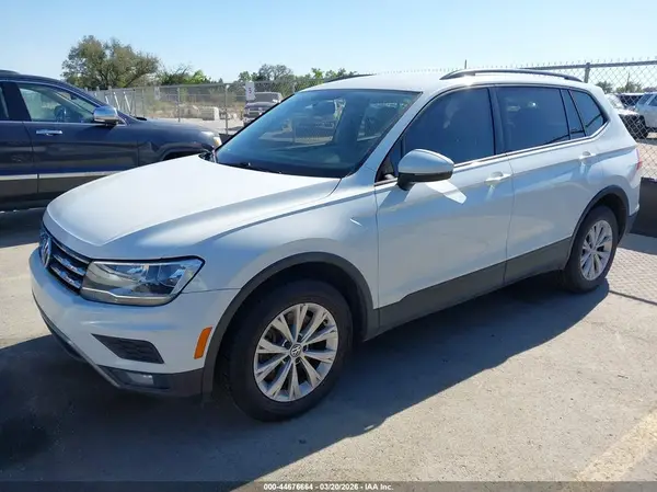 3VV1B7AX9JM025806 2018 VOLKSWAGEN TIGUAN - Image 2