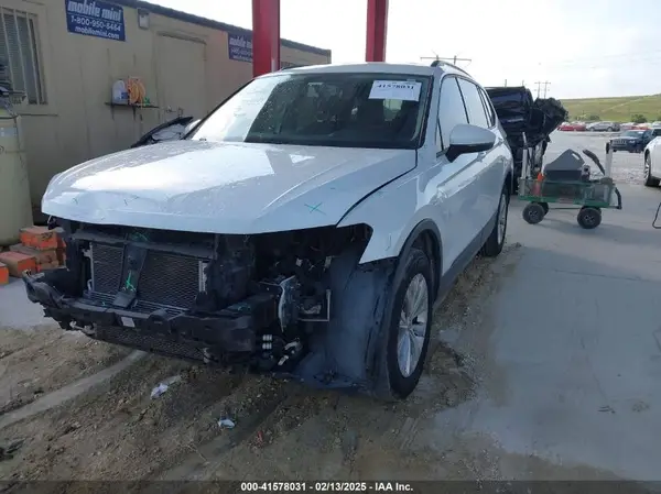 3VV1B7AX9JM028415 2018 VOLKSWAGEN TIGUAN - Image 2