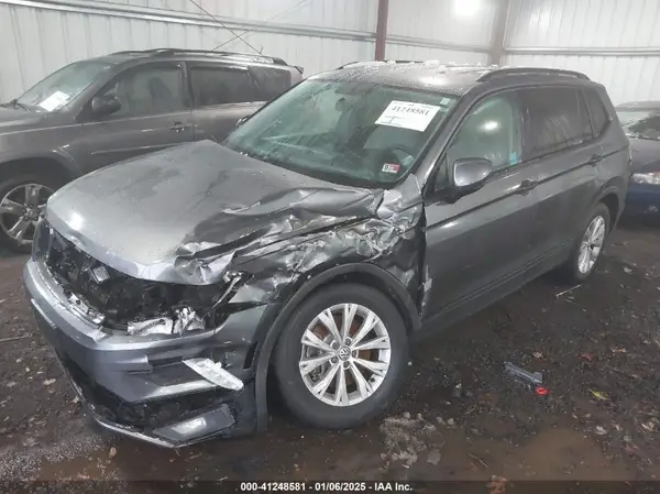 3VV1B7AX9JM035865 2018 VOLKSWAGEN TIGUAN - Image 2