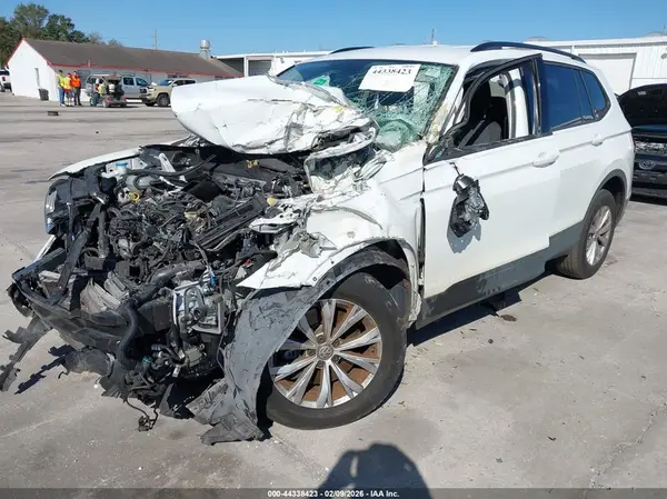 3VV1B7AX9JM053802 2018 VOLKSWAGEN TIGUAN - Image 2