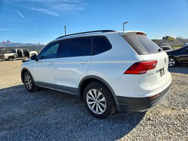 3VV1B7AX9JM056778 2018 VOLKSWAGEN TIGUAN - Image 2