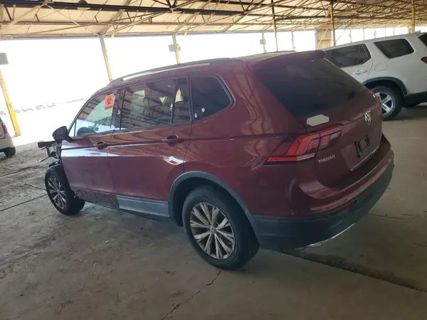 3VV1B7AX9JM067974 2018 VOLKSWAGEN TIGUAN - Image 2