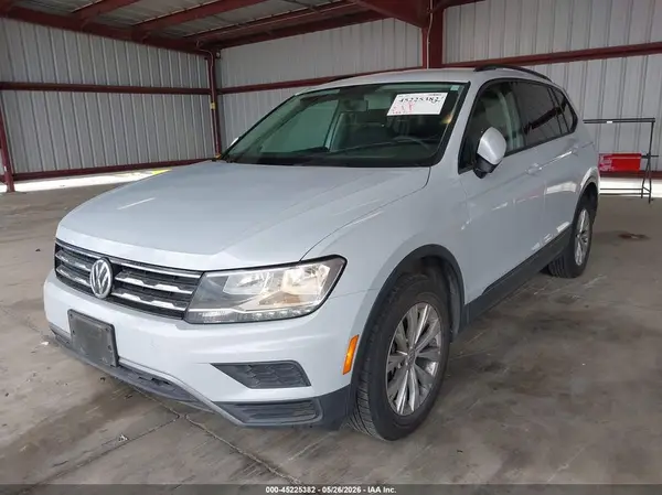 3VV1B7AX9JM082071 2018 VOLKSWAGEN TIGUAN - Image 2