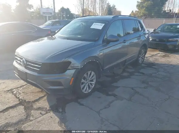 3VV1B7AX9JM103887 2018 VOLKSWAGEN TIGUAN - Image 2