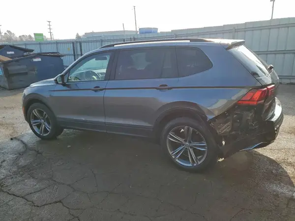 3VV1B7AX9JM163717 2018 VOLKSWAGEN TIGUAN - Image 2