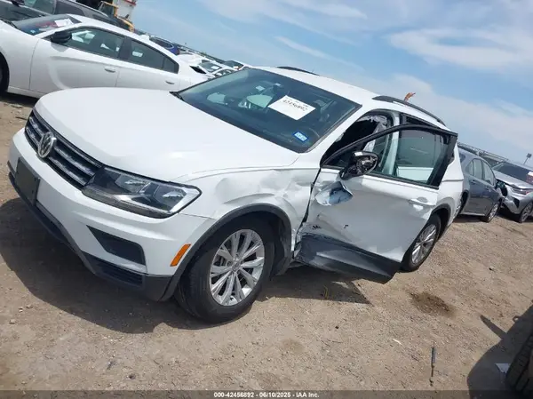 3VV1B7AX9LM055634 2020 VOLKSWAGEN TIGUAN - Image 2