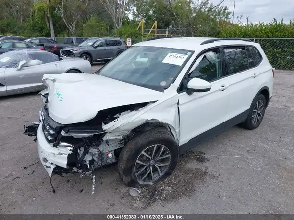 3VV1B7AX9MM119690 2021 VOLKSWAGEN TIGUAN - Image 2