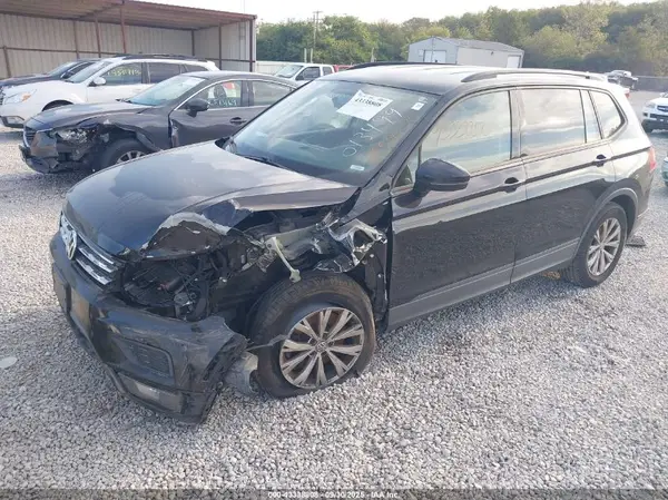 3VV1B7AXXJM013499 2018 VOLKSWAGEN TIGUAN - Image 2