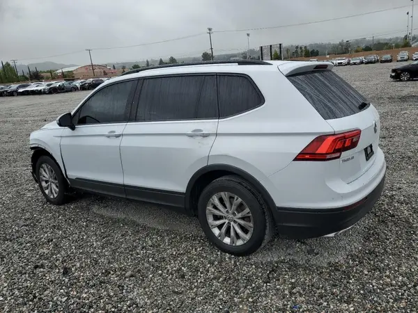 3VV1B7AXXJM067370 2018 VOLKSWAGEN TIGUAN - Image 2