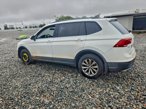 3VV1B7AXXLM130230 2020 VOLKSWAGEN TIGUAN - Image 2