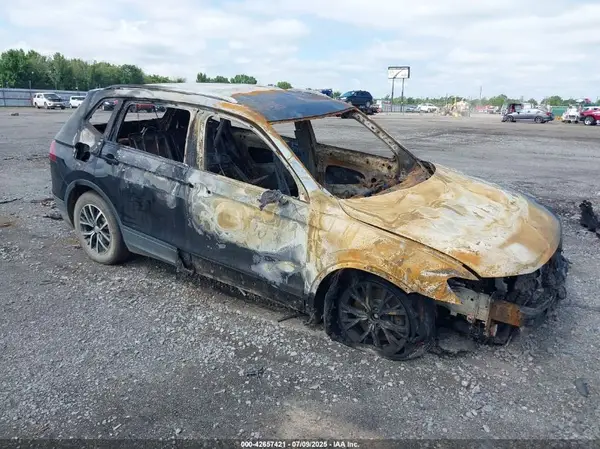 3VV1B7AXXMM144520 2021 VOLKSWAGEN TIGUAN - Image 1