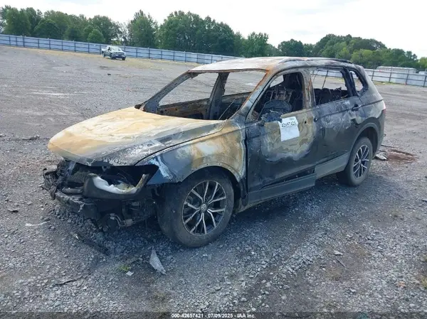 3VV1B7AXXMM144520 2021 VOLKSWAGEN TIGUAN - Image 2
