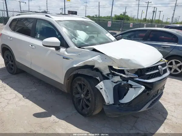 3VV1X7B24NM013220 2022 VOLKSWAGEN TAOS - Image 1