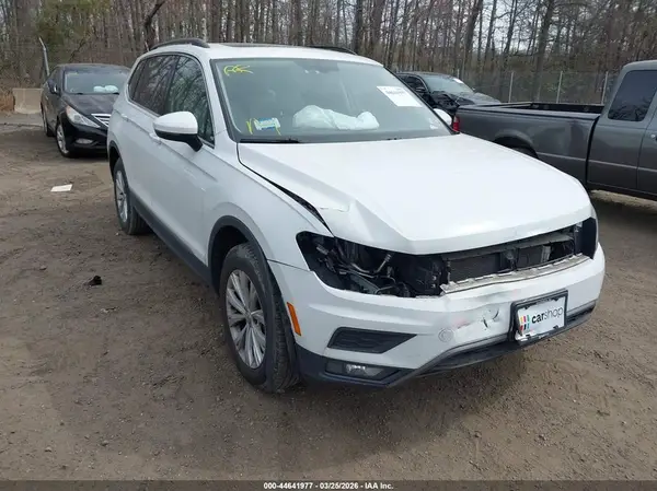 3VV2B7AX0JM010678 2018 VOLKSWAGEN TIGUAN - Image 1