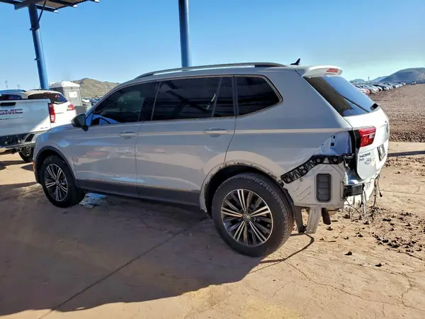 3VV2B7AX0JM014844 2018 VOLKSWAGEN TIGUAN - Image 2