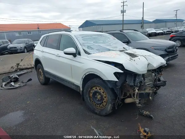 3VV2B7AX0JM016870 2018 VOLKSWAGEN TIGUAN - Image 1