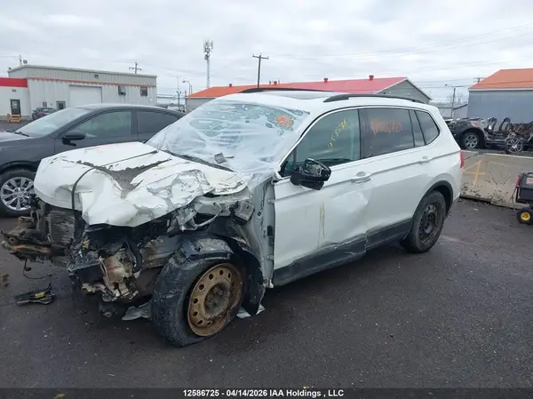 3VV2B7AX0JM016870 2018 VOLKSWAGEN TIGUAN - Image 2
