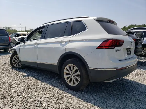 3VV2B7AX0JM023981 2018 VOLKSWAGEN TIGUAN - Image 2