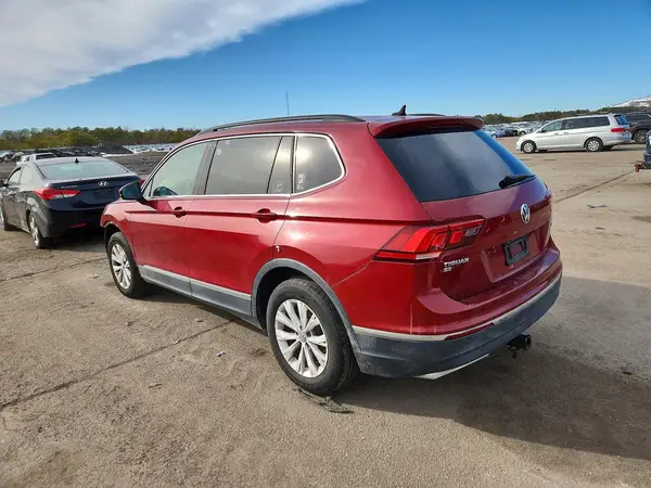 3VV2B7AX0JM029540 2018 VOLKSWAGEN TIGUAN - Image 2