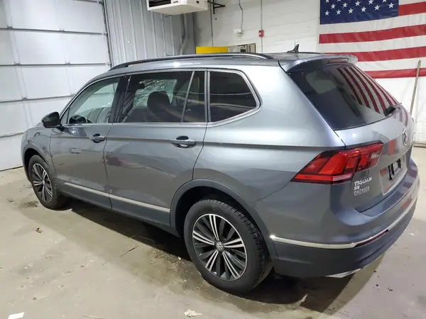 3VV2B7AX0JM036990 2018 VOLKSWAGEN TIGUAN - Image 2